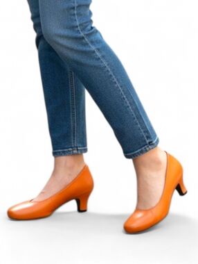 ARRAY Flatter Low Heel Leather Dress Pump